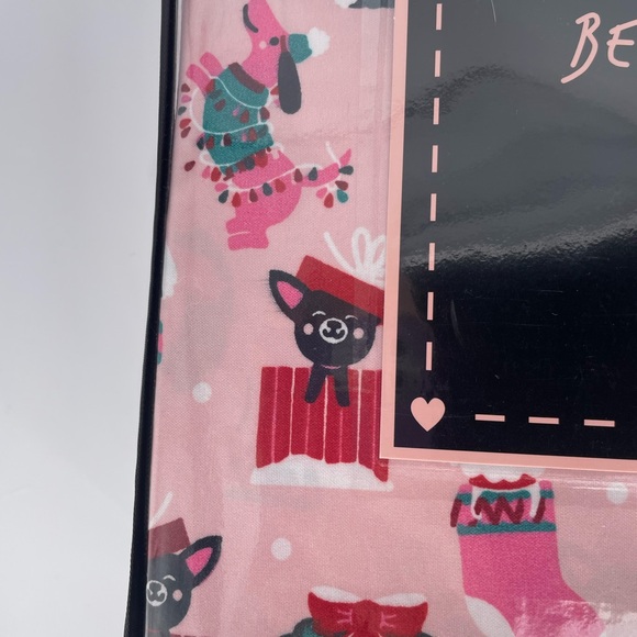 NEW Betsey Johnson Holiday Dogs Pink TWIN Sheet Set 4 Piece Christmas Theme - Picture 5 of 5